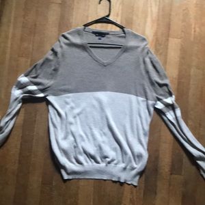 Gap Men’s Pullover V-neck Sweater